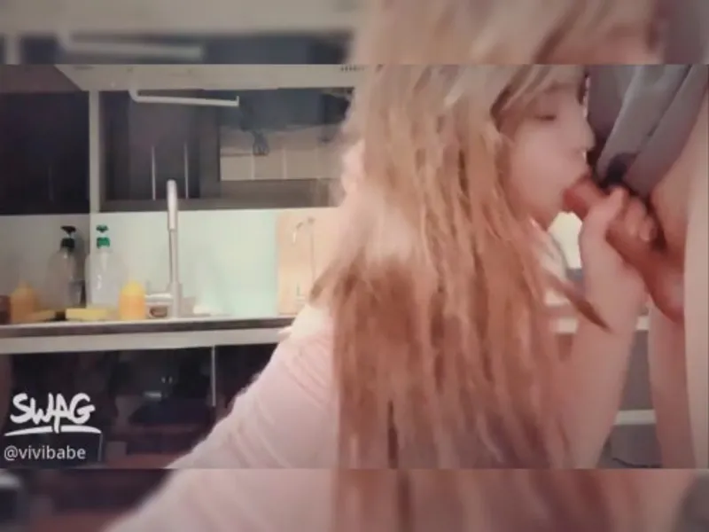 Hoá thân thành nhân viên bênh viện xinh nắc với bạn trai