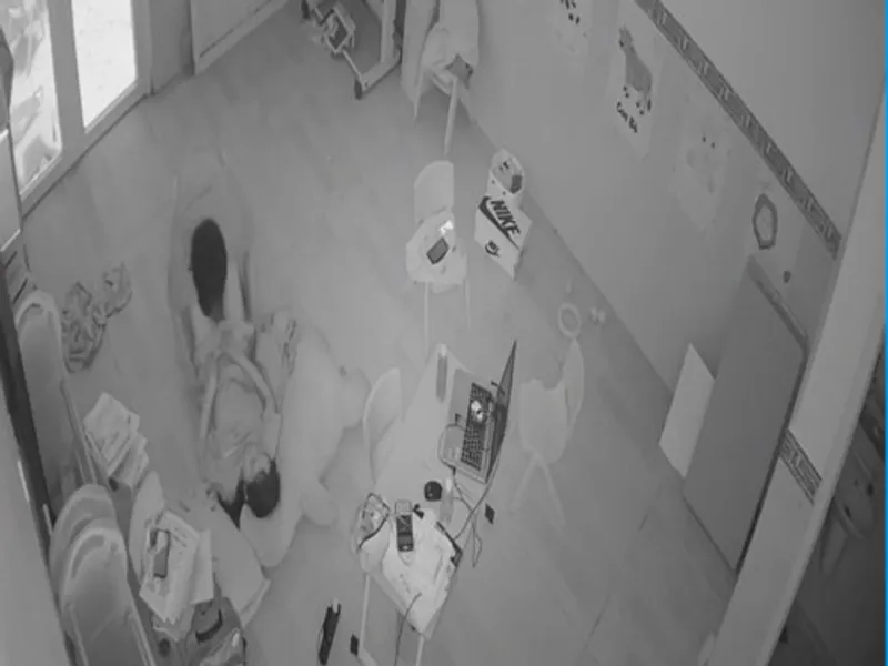 Lộ clip nện cùng người tình tại phòng khách