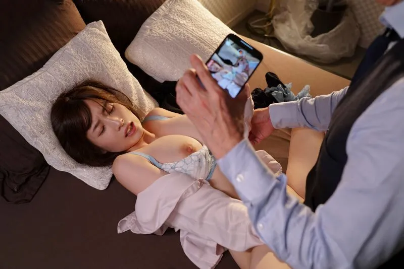 Quản lý chuốc thuốc em thư ký bắt phang cả đêm khi đi làm ăn xa