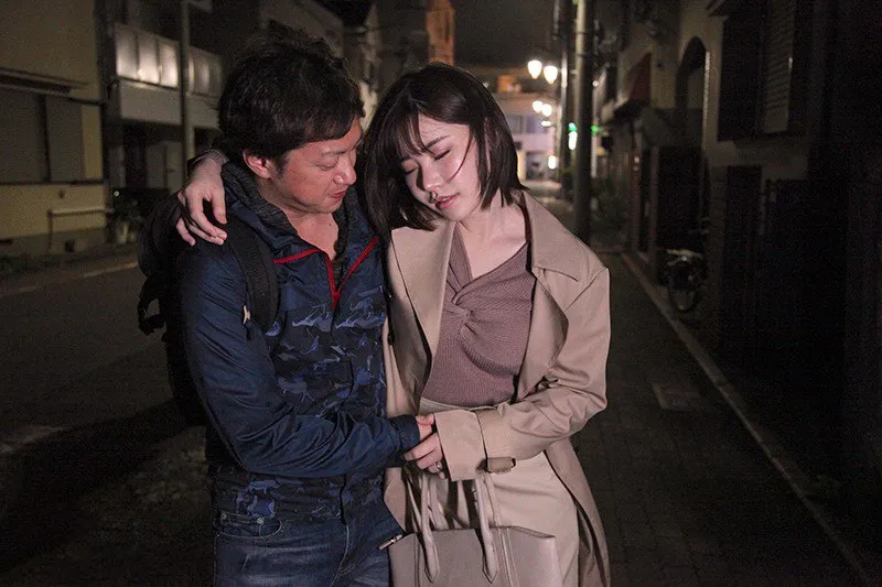 đưa nữ đồng nghiệp nhậu say xỉn vì cãi nhau với ông chồng về nhà