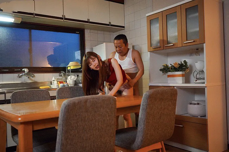 Con gái bị ông xã mới của mẹ trả bài mỗi ngày, cho dù đã có người yêu