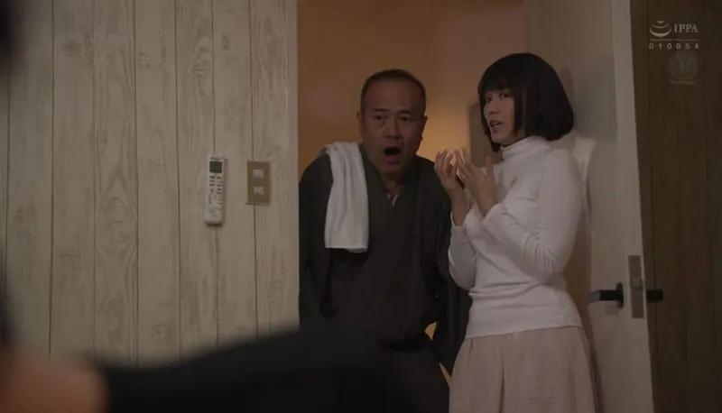 Bố chồng yêu gài bẫy vợ sắp cưới của con trai để tống tình mỗi ngày