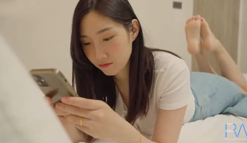 Xinh đẹp nhưng vẫn bị ông xã lén lút, vợ yêu buồn tình cho anh giao hàng quan hệ luôn