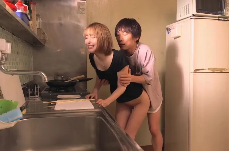 Vợ mới cưới của anh trai mất nết về quê chơi rồi nện với cậu em chồng